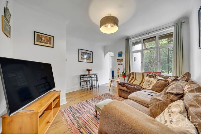 15a Austral Drive, Hornchurch photo 3
