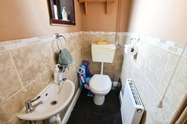 12, Lanyon Close, Hull photo 4