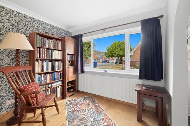 17, Hall Crescent, Sawston photo 4