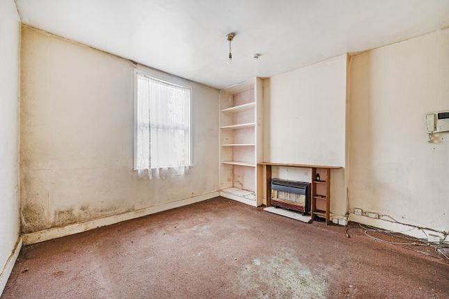 62A, Heaton Road, Mitcham photo 2