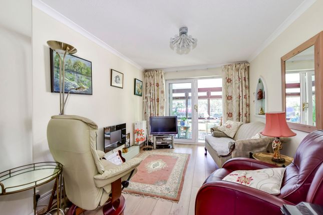 3 Kings Meadow, Kings Langley photo 2