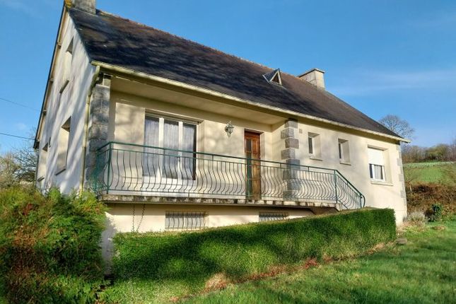 Detached house for sale in Saint-Gilles-Du-Mene, Bretagne, 22330, France