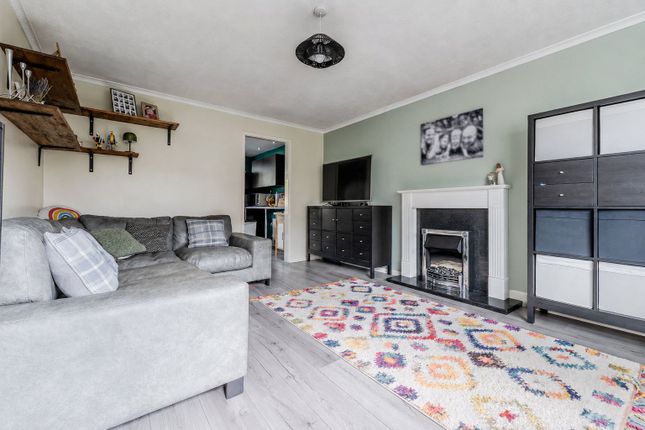 8, Fourlands Crescent, Idle photo 3