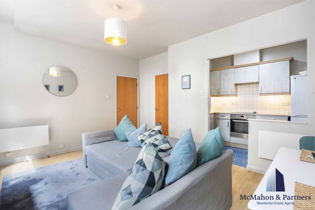 Flat to rent in Metro Central Heights, 119 Newington Causeway, London