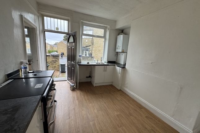 33, Parkside Road, BRADFORD photo 3