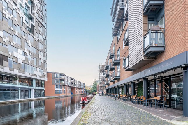 Canal Wharf 32400002