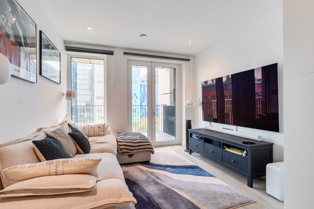3 Cendal Crescent, London photo 4