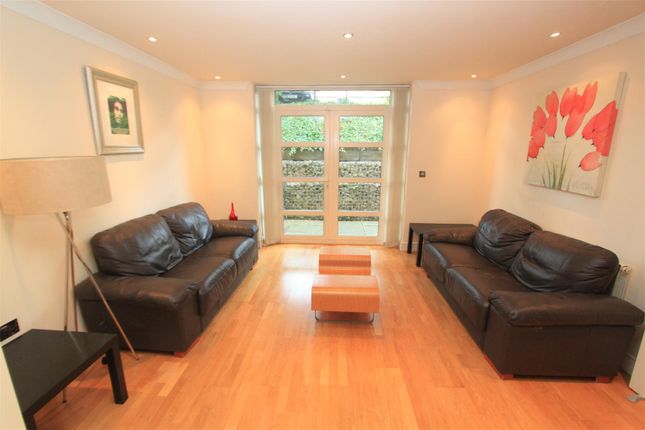 Livingroom1.Jpg