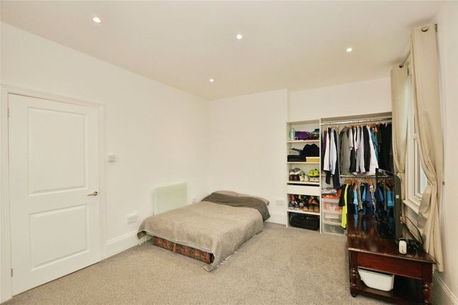 Flat 15 Trevarra Court, 30-32, Bouverie Road West, Kent photo 4