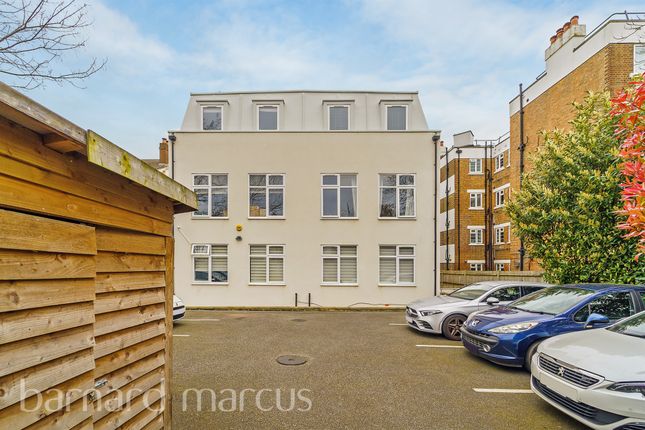 Flat for sale in Belmont Road, Wallington