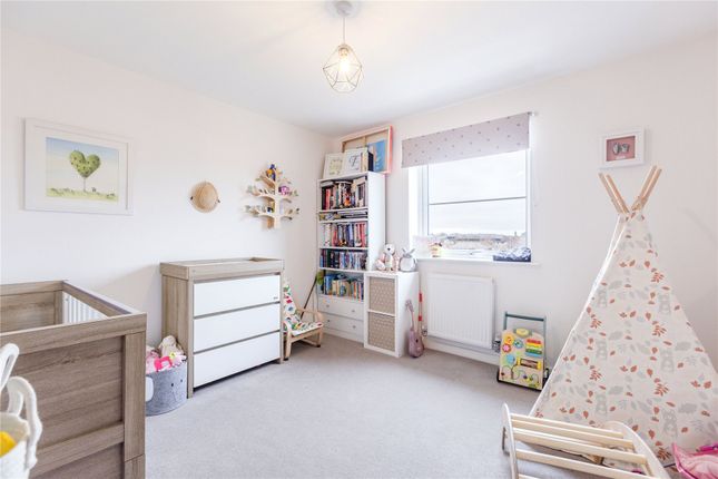Flat for sale in Chertsey, Surrey