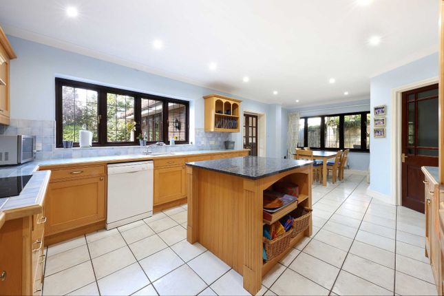 47, Burgess Wood Road South, Buckinghamshire photo 4