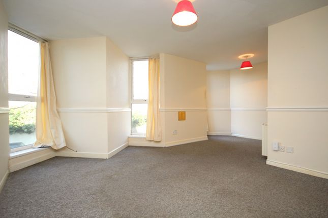 Flat 2,,, 37 Colleton Drive, Reading photo 3