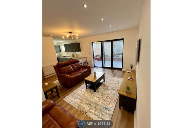 2-bed house on Clough Road, Sheffield, £1,250/mo