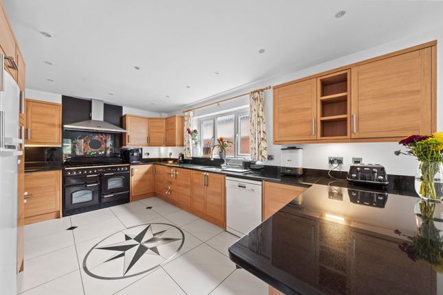 96a Kingsmead Avenue, Worcester Park photo 3