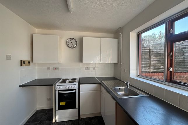 30, MILTON KEYNES photo 4