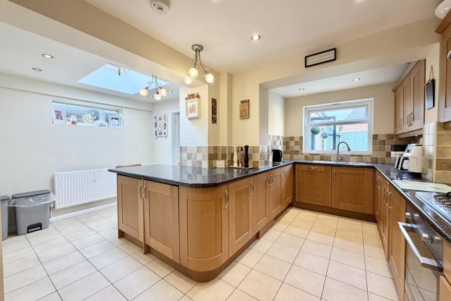 75, Acaster Drive, Leeds photo 2