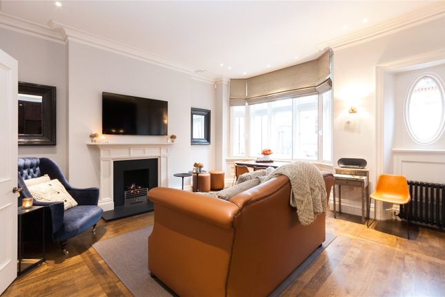 Flat to rent in North Audley Street, Mayfair, London