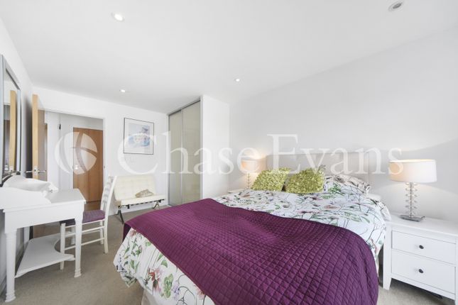 Flat for sale in Seven Sea Gardens, Bow
