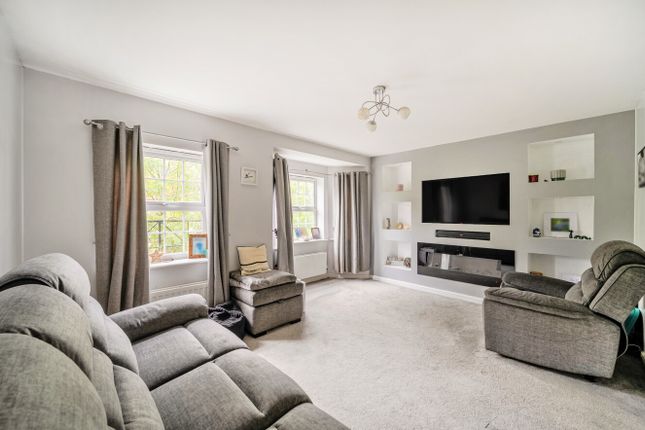 125, Queen Elizabeth Drive, Wiltshire photo 2
