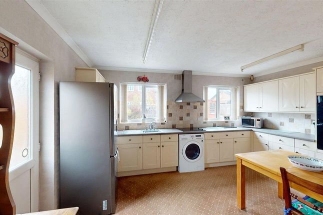 6, Rossall Close, Preston photo 4