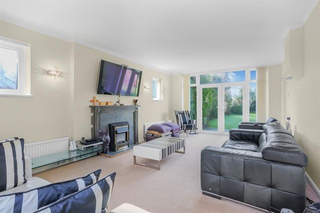 28, Burdon Lane, South Cheam photo 2