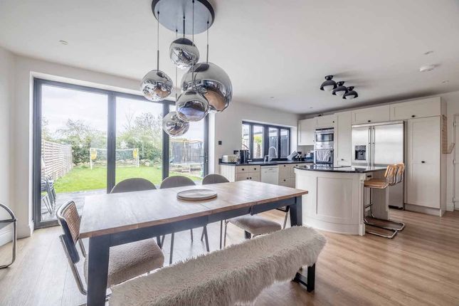 24, Lossie Drive, Iver photo 2