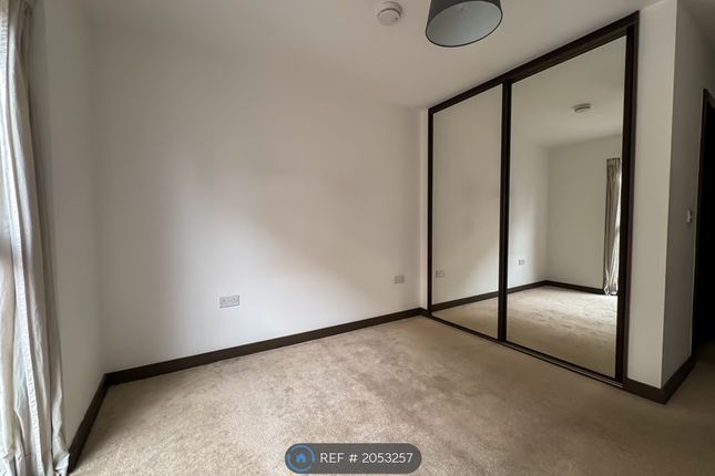 Flat to rent in Sharleston Court, Barking