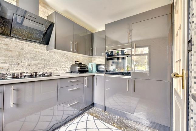 82, Cairns Close, Nottingham photo 3