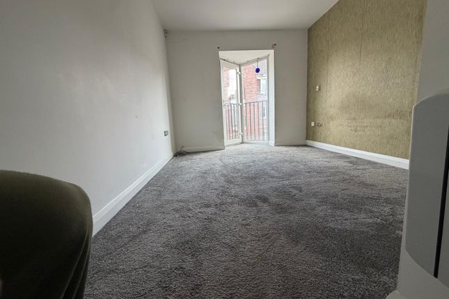 Flat 3, 33 Henry Bird Way, NN4, London photo 5
