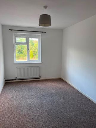 9 Waltham Close, Peterborough photo 4