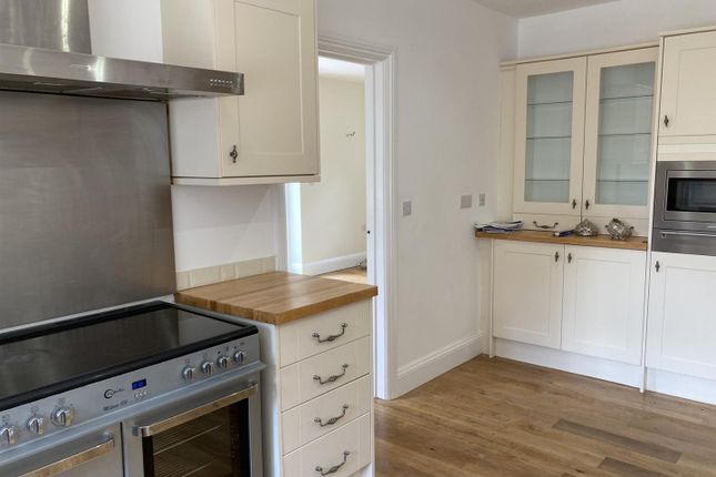 Kitchen 2.Jpg