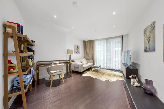 Flat for sale in Kingwood House, Goodman'd Field, London