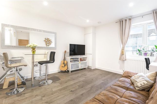 Flat for sale in Witney, Oxfordshire