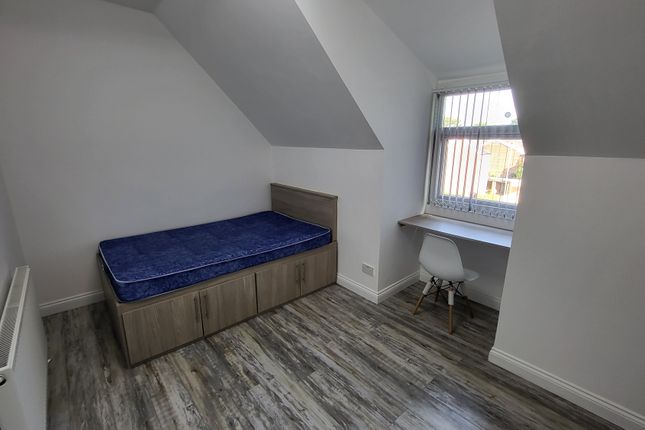 Terraced house to rent in Derby Road, Fallowfield, Manchester