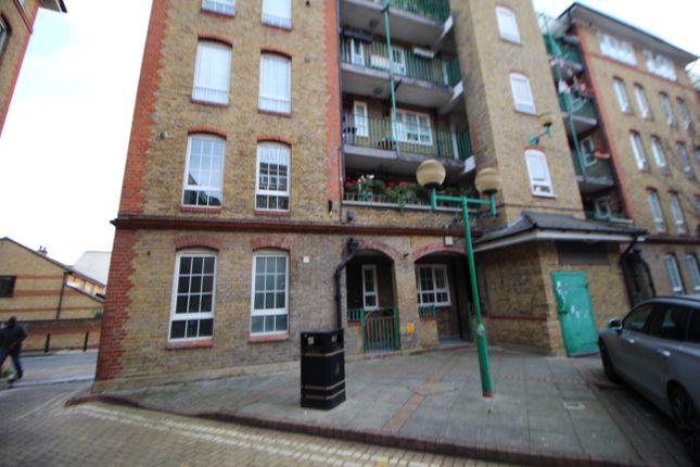 2-bed flat on Swan Road, London, £650,000