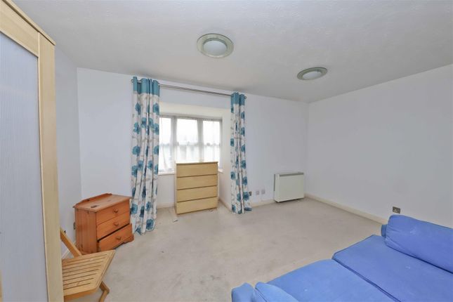 42, Heatherwood Drive, Hayes photo 4