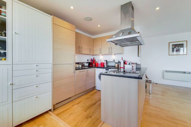 Thumbnail Flat to rent in Newington Causeway, Elephant And Castle, London