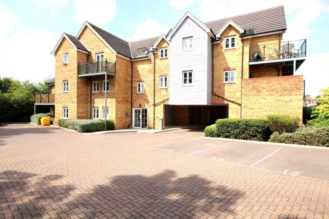 Flat for sale in Willow Court, Apsley