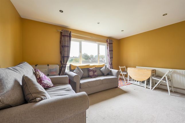 143, Brading Crescent, Wanstead photo 2
