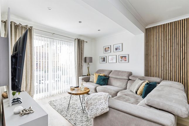 9, Curteys Walk, CRAWLEY photo 4