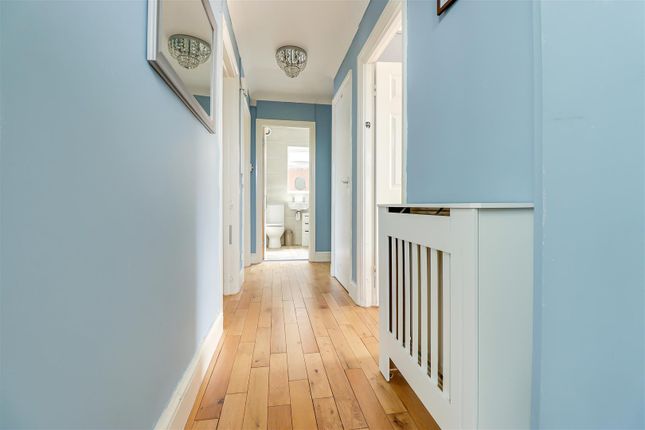 02, Bellhouse Crescent, Leigh-on-Sea photo 4