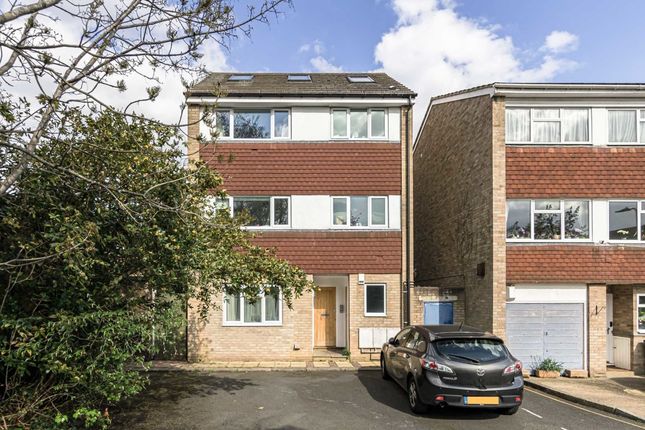 Thumbnail Flat to rent in Elmcroft Close, Eaton Rise, London