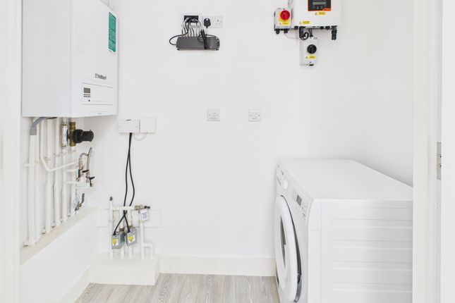 Cam02545G0-Pr0471-Still012