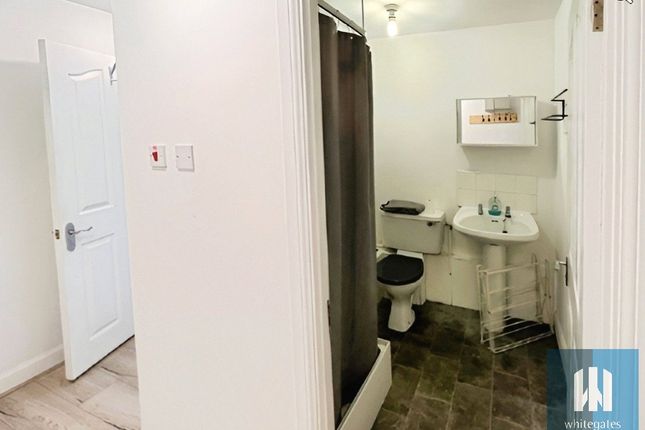 Burdett Court, Milnsbridge photo 5