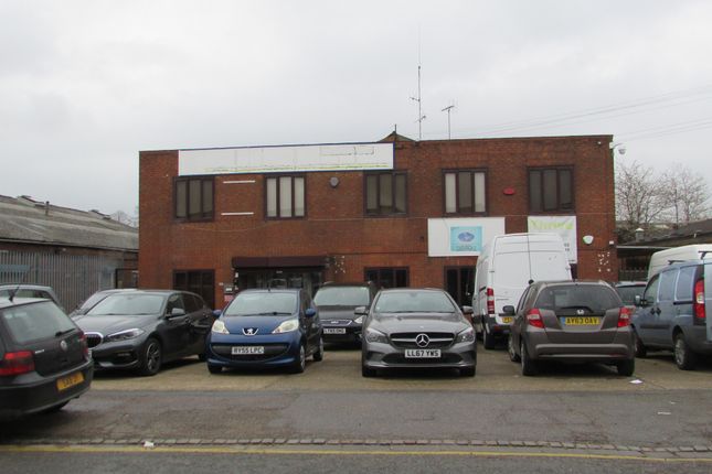 Commercial property to let in Selbourne Road, Luton, Bedfordshire
