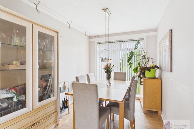 6, Medwin Gardens, Gardenhall, East Kilbride photo 4