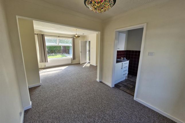 10, St. Julians Court, Caerphilly photo 2