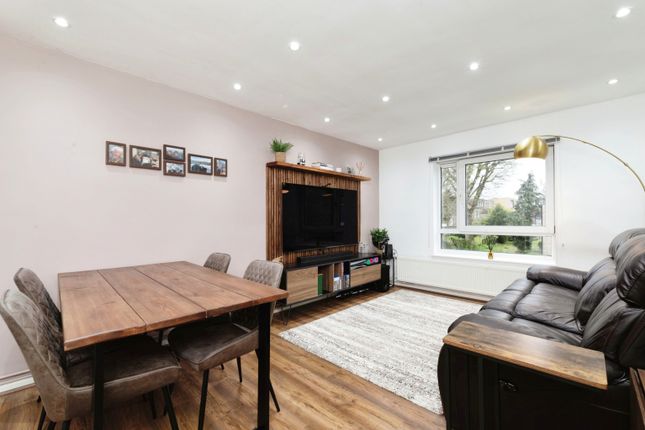 Thumbnail Flat for sale in Priors Mead, Enfield, Middlesex