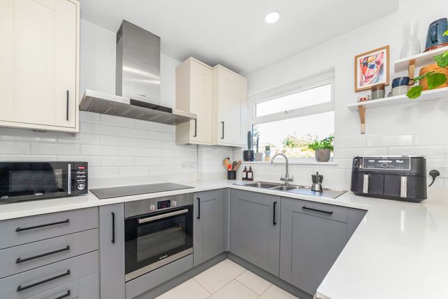 13, Montcalm Road, Charlton photo 4
